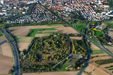 Vor den Toren der Stadt gelegen: Polygon-Gelände.