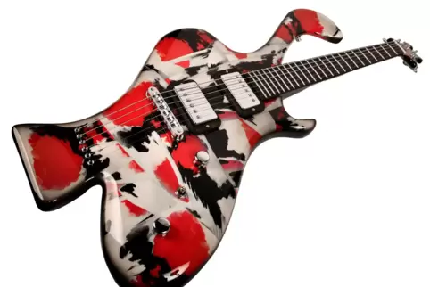 Diese edle Jupiter-Gitarre schuf Jens Ritter für einen Sammler in der Schweiz, der gerne das Muster seines Lieblingszierkarpfens