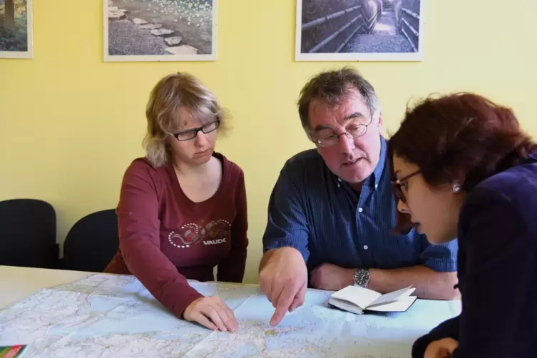 Das Forscherteam D&ouml;rte Harpke, Frank Blattner und Zahra Nemati (von links) 