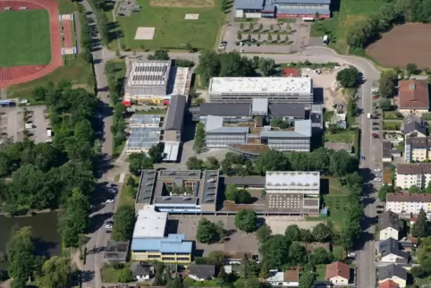 DerSchulkomplex in Kandel mit Neubau der IGS. 