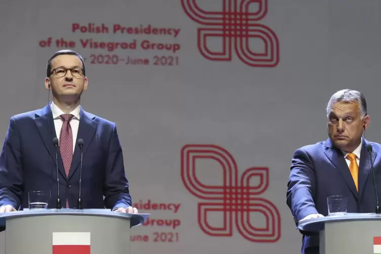 Stellen sich quer: Polens Ministerpräsident Mateusz Morawiecki (links) und sein ungarischer Amtskollege Viktor Orban. 