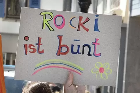 Im Juni hatten hunderte Menschen im Kreis für Humanität und Demokratie sowie gegen Rassismus demonstriert. Für das Projekt wird Im Juni hatten hunderte Menschen im Kreis für Humanität und Demokratie sowie gegen Rassismus demonstriert. Für das Projekt wird