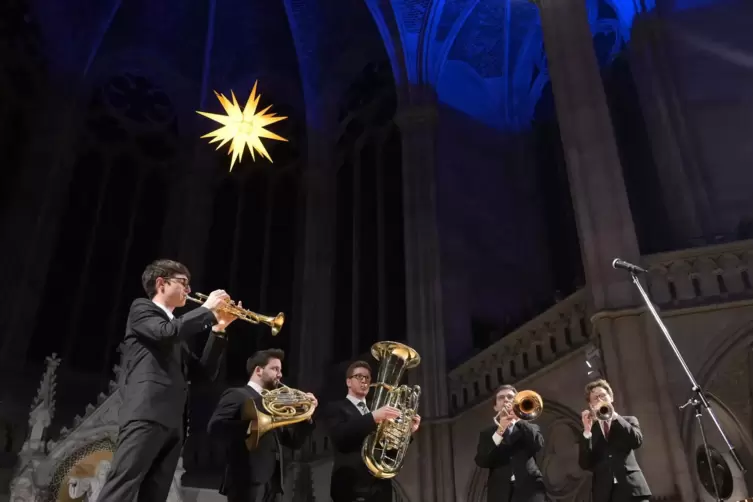 Das traditionelle Silvesterkonzert in der Gedächtniskirche, bei dem wieder LJO-Brass spielen sollte, fällt aus.