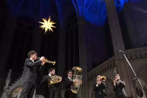 Das traditionelle Silvesterkonzert in der Gedächtniskirche, bei dem wieder LJO-Brass spielen sollte, fällt aus.