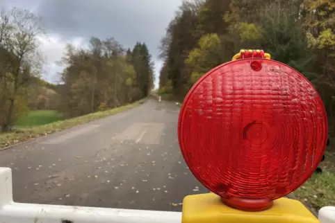 Die Straße ins Tal wird noch abgefräst und neu asphaltiert, aber erst im Frühjahr.