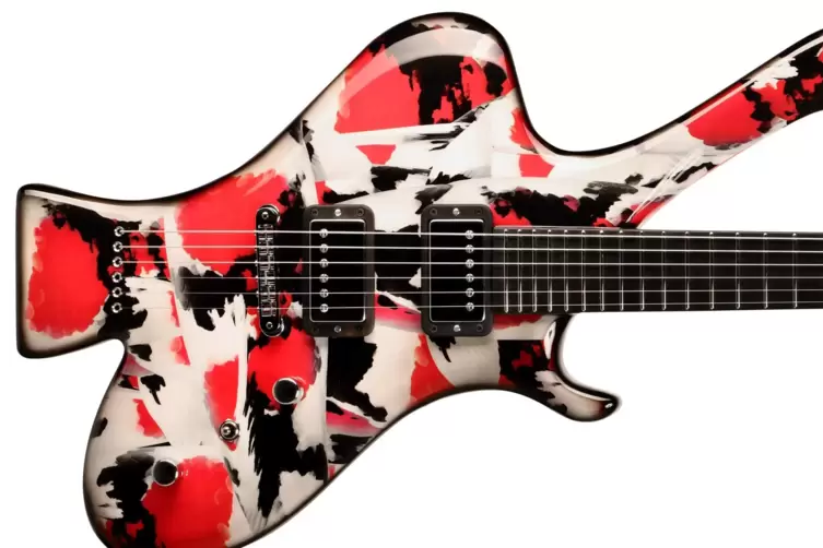 Diese edle Jupiter-Gitarre schuf Jens Ritter f&uuml;r einen Sammler in der Schweiz, der gerne das Muster seines Lieblingszierkarpfens