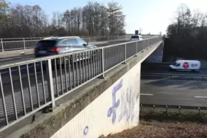 Das Magnetfeld an der Brücke ist rund 50-mal stärker als das natürliche Erdmagnetfeld. 