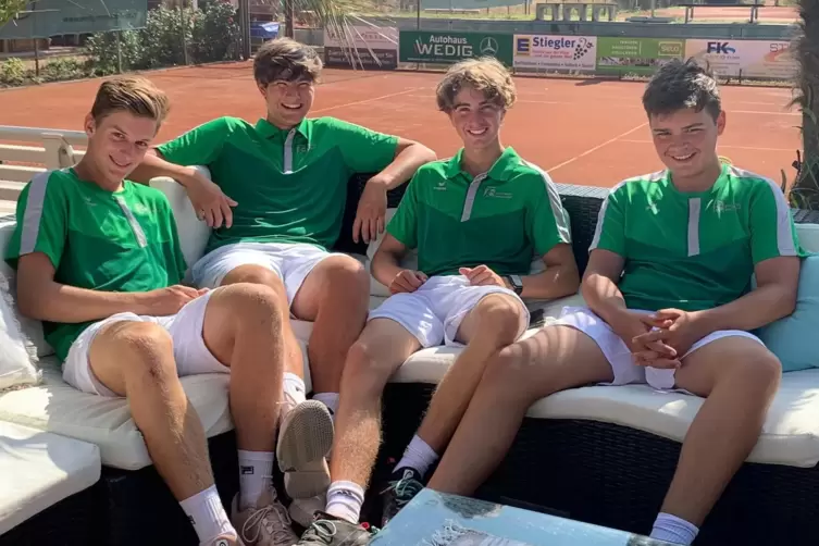 Spielen auch bei den Grün-Weiss-Herren zusammen: (von links) Sebastian Baal, Matti Pointner, Luca Edel und Oskar Brandt. 