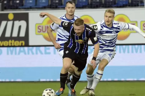Schwer zu halten: Dominik Martinovic (hier im Duell gegen den MSV Duisburg).