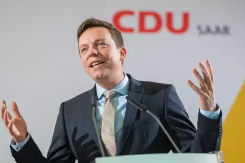 Tobias Hans plädiert dafür kurzfristig, am besten im Laufe der kommenden Woche, in der Runde der Ministerpräsidentinnen und Mini