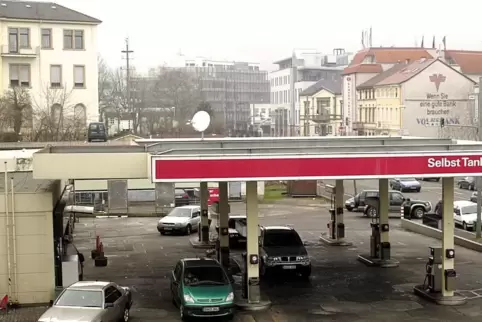 Das Gelände östlich des Hauptbahnhofs mit der Tankstelle am Eingang.