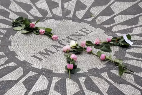 „Imagine“ steht in einem Mosaik der Gedenkstätte „Strawberry Fields“ im Central Park in Erinnerung an den britischen Musiker J. 