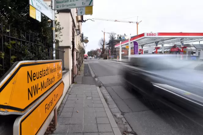 Am Ortsausgang Deidesheim gibt es Klagen über zu hohen Verkehrslärm. Am Ortsausgang Deidesheim gibt es Klagen über zu hohen Verkehrslärm.