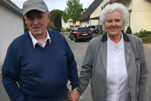 In Bayerfeld kennengelernt, fast 40 Jahre im Bergischen Land gelebt und seit 1999 in der Nordpfalz zurück: Helmut und Marie Luis In Bayerfeld kennengelernt, fast 40 Jahre im Bergischen Land gelebt und seit 1999 in der Nordpfalz zurück: Helmut und Marie Luis