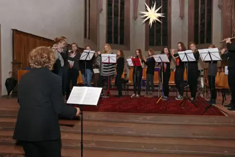 So sah das Adventskonzert der Musikschule im Jahr 2015 aus. Dieses Jahr öffnet sich jeden Tag im Internet ein Türchen des Advent