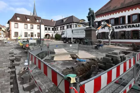Laut Planung soll die Straße noch vor Weihnachten wieder geöffnet werden. 