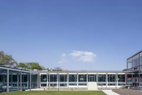 Oase: „Freischwimmer“-Innenhof im ehemaligen Hallenbad Nord in Ludwigshafen. 