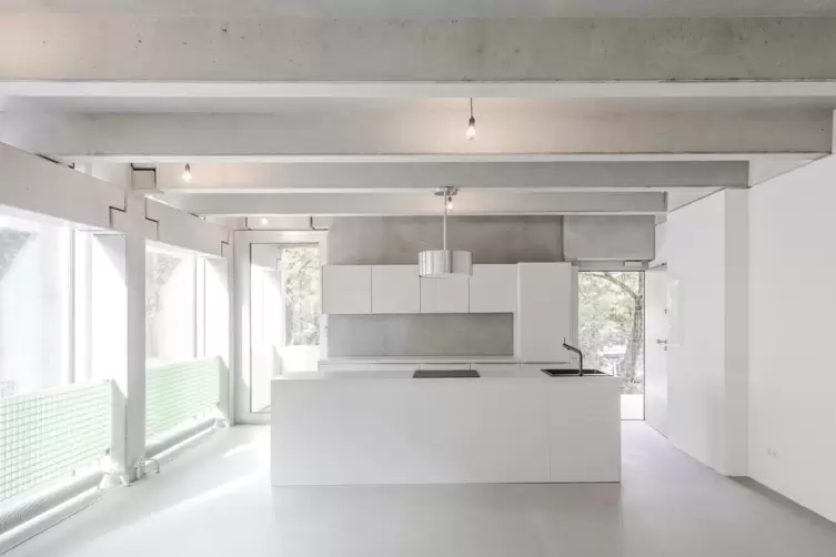 Flexibel in die DAM-Preis-Endrunde: Das &bdquo;Wohnregal&ldquo; in Berlin nutzt Materialien aus dem Industriebau.