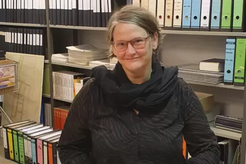 „Ich gucke lieber dreimal nach, zur Sicherheit“, sagt die neue Mutterstadter Archivarin Christina Wolf. Aber alles aufheben, das