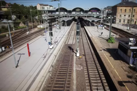 Zum Mainzer Hauptbahnhof (Foto) fahren IC-Züge aus Mannheim normalerweise alles zwei Stunden. Der IC 1510 fährt zusätzlich zu di