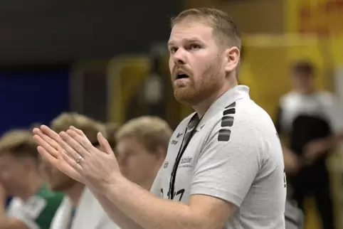 Björn Friedrich, der Trainer des Drittligisten TV Hochdorf, rechnet nicht vor März mit der Wiederaufnahme des Spielbetriebs.