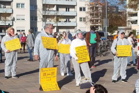 31. Oktober: frühere Kundgebung der Querdenken-Gruppe auf dem Berliner Platz.