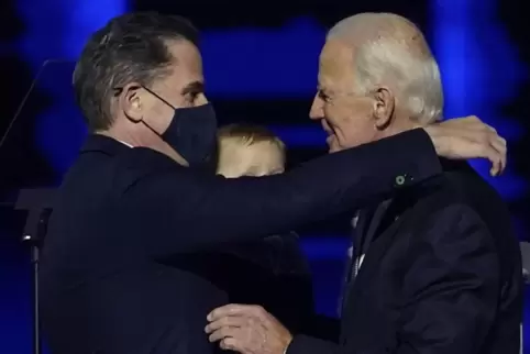 Hunter Biden ( hier im Bild links mit seinem Vater Joe Biden) stand wegen seiner Geschäfte schon im Wahlkampf im Visier.