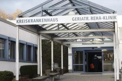 Der Eingang zur Geriatrischen Rehaklinik am Kreiskrankenhaus St. Ingbert. Der Eingang zur Geriatrischen Rehaklinik am Kreiskrankenhaus St. Ingbert.