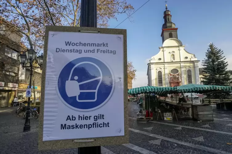 Bislang nur an Markttagen, seit Dienstag durchg&auml;ngig g&uuml;ltig: die Maskenpflicht in der Frankenthaler Innenstadt.