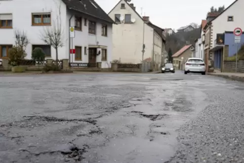 Sanierungsstau auf der Lautertalstraße.