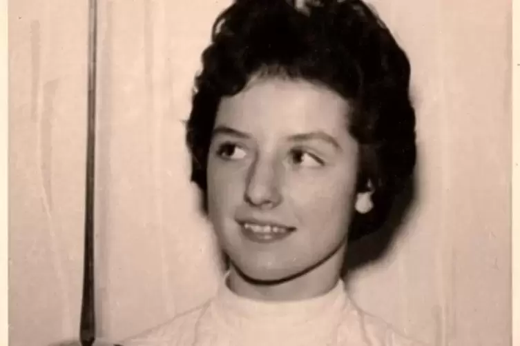 Die noch sehr junge Doris Schwarz nach dem Gewinn der ersten Pfalzmeisterschaft.