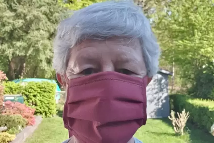 Doris Drochner mit Gesichts- statt mit Fechtmaske.