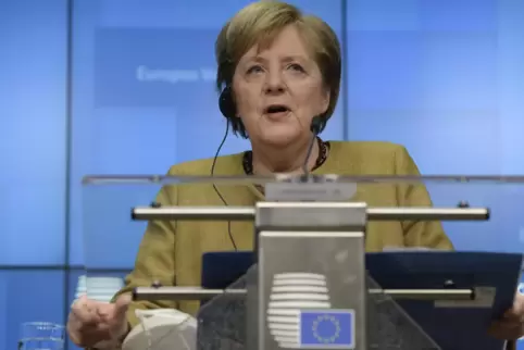 Bundeskanzlerin Angela Merkel spricht auf einer Pressekonferenz beim Gipfel der EU-Staats- und Regierungschefs.
