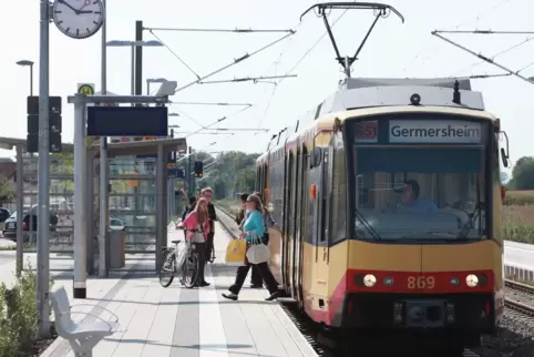 Die Straßenbahn verknüpft seit 2010 Karlsruhe mit Germersheim und den an der Strecke liegenden Gemeinden. 