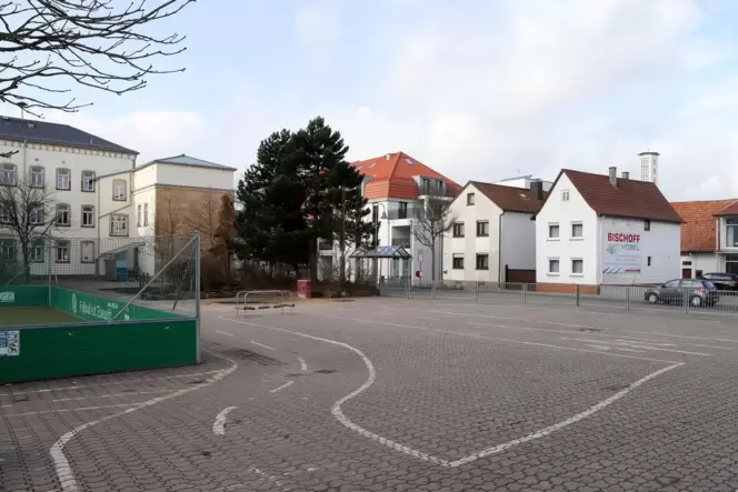 Der Pausenhof der Ludwig-Riedinger-Grundschule. Die Schule verfügt über ein modernes Lüftungssystem.
