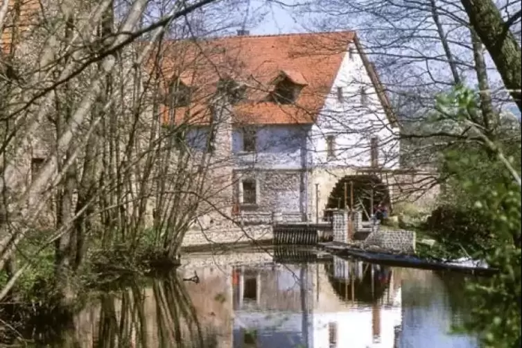 Auf dem Titel des Kalenders ist die Streitmühle am Glan um 1990 abgebildet.
