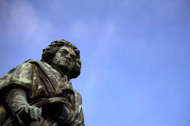 Löwenmähniger Titan mit Ewigkeits-Nimbus: die Beethoven-Statue in seiner Geburtsstadt Bonn.