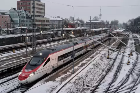 Nahezu zweistündlich fahren nun Schweizer-Astoro-Züge von München nach Zürich (hier in Memmingen).