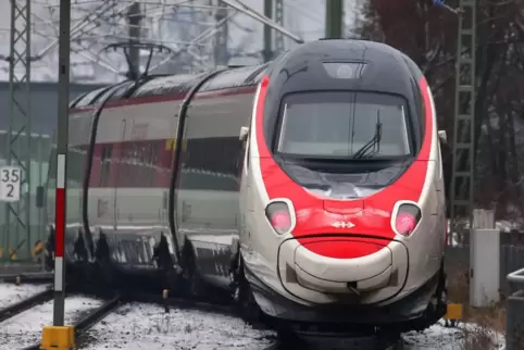 Astoro-Triebzüge der Schweizer SBB haben zum Fahrplanwechsel die Züge von Zürich nach München übernommen. 
