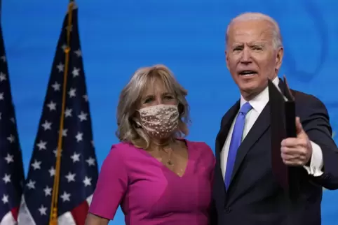 Er hat es endgültig geschafft: Joe Biden ist als 46. Präsident der USA gewählt. Neben ihm seine Frau Jill bei einem Auftritt in 