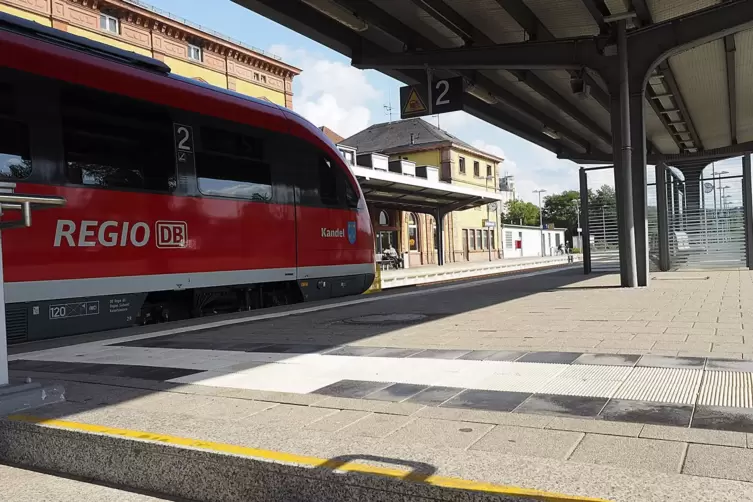 Am Zweibrücker Bahnhof soll spätestens Anfang 2025 auch die S-Bahn aus Homburg einrollen. 