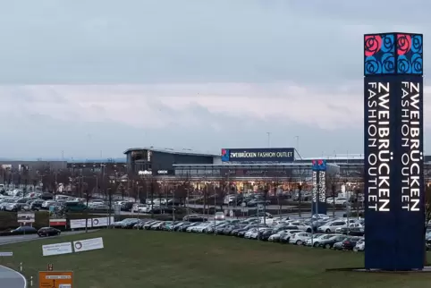Voller Parkplatz, aber wenig Betrieb in den Läden: Vor der Schließung infolge der Corona-Beschränkungen war das Outlet am Dienst