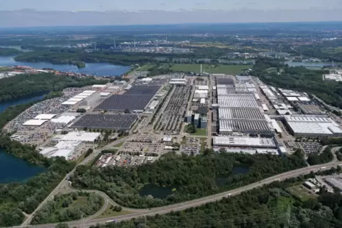 Das weltgrößte Lkw-Werk von Daimler in Wörth. Dort sind 10.300 Arbeitnehmer beschäftigt.