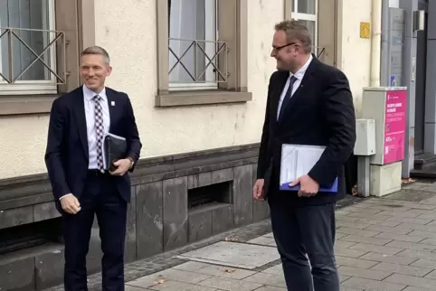 Ralf Leßmeister (links), Landrat im Kreis Kaiserslautern, und der Pirmasenser Oberbürgermeister Markus Zwick in Koblenz. 