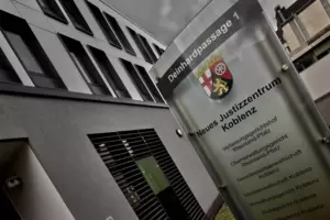 Vor dem Verfassungsgerichtshof in Koblenz hat der Landkreis im Streit um die finanzielle Ausstattung der Kreise und Kommunen ein Vor dem Verfassungsgerichtshof in Koblenz hat der Landkreis im Streit um die finanzielle Ausstattung der Kreise und Kommunen ein