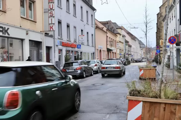 So sieht die K&ouml;nigstra&szlig;e mit B&auml;umchen in K&uuml;beln derzeit aus. 