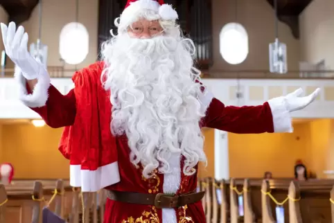 Dank der Spendeninitiative brachte der Nikolaus auch an der Georgens-Schule kleine Geschenke vorbei.