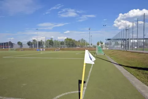 Der Kunstrasen-Nebenplatz im Sportpark Husterhöhe.