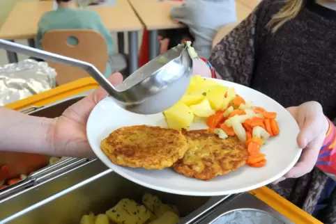 Wird die Betreuung in der Grundschule verlängert, müsste den Kindern auch ein Mittagessen angeboten werden. 