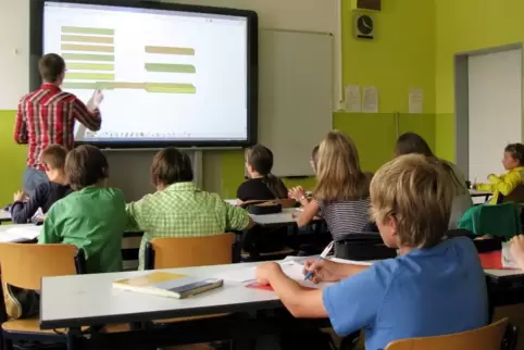 Grünes Licht für den Kauf weiterer zehn interaktiver Tafeln für die Schulen in der Verbandsgemeinde Ramstein-Miesenbach hat der 